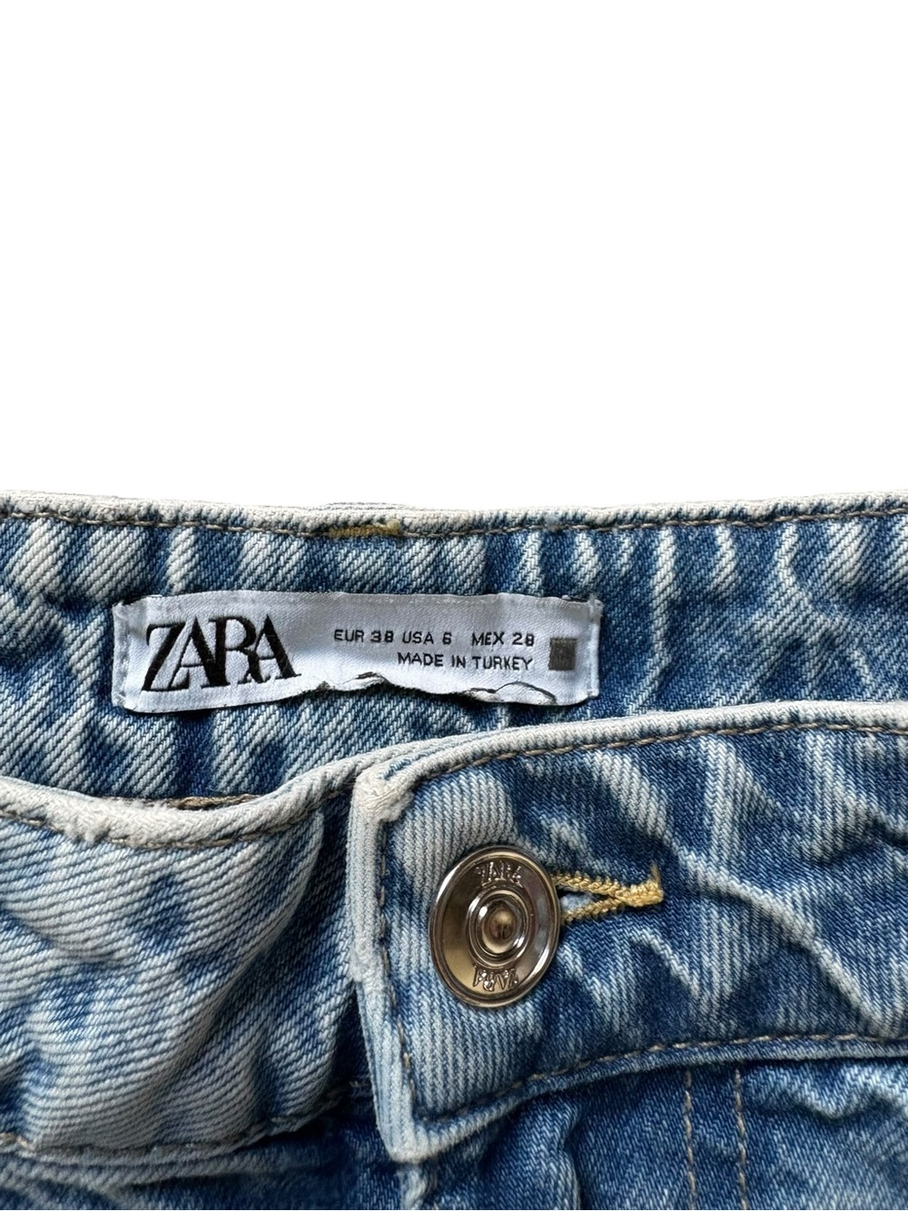 Zara Relaxed Straight Leg Jeans Women's 6 Light Wash Raw Hem Distressed Bottom✅ - Picture 3 of 4